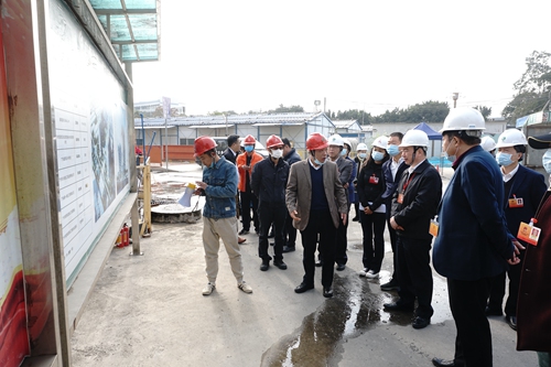 2021-1-7区人大常委会组织开展会前专题视察活动3_副本.jpg