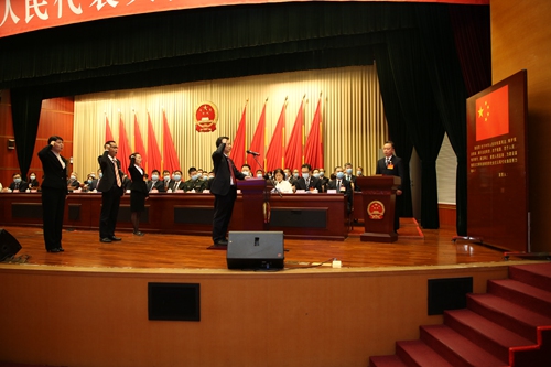 2021-1-26广州市荔湾区第十六届人民代表大会第八次会议胜利闭幕2_副本.jpg