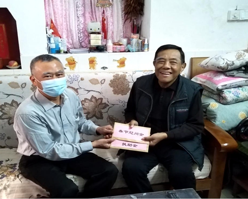 2021-2-8人大华林街道工委组织代表开展春节前走访困难群众活动2_副本.jpg