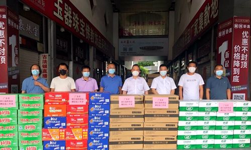 2021-6-13爱心满满赠物资，众志成城齐战疫1_副本.jpg