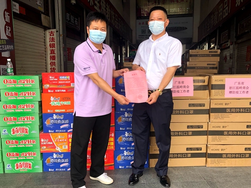 2021-6-13爱心满满赠物资，众志成城齐战疫2_副本.jpg