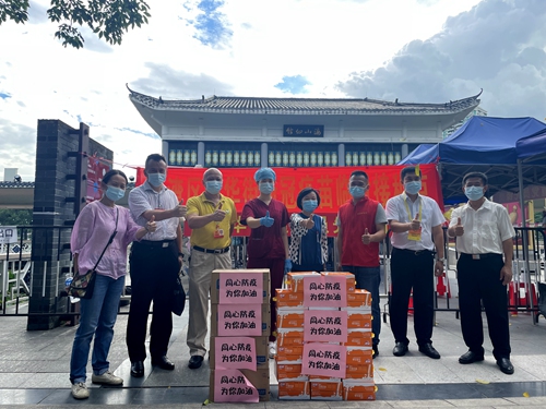 2021-7-9鼓舞士气，人大代表共画防疫“同心圆”2_副本.jpg