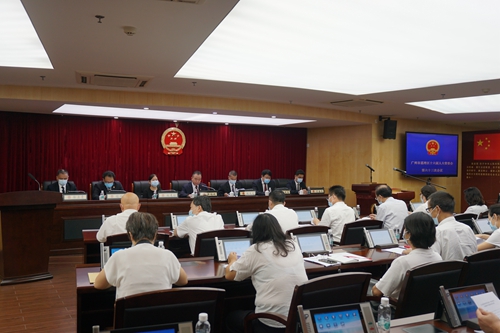 区人大常委会主任樊伯欢主持召开区十六届人大常委会第六十三次会议.jpg