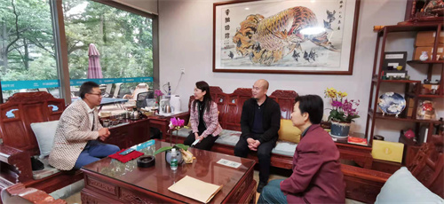 区政协副主席刘华玲慰问非遗传承人（改）(1).jpg