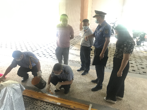 8月，花地街道综合行政执法办指导物业管理公司，解决居民电动自行车停放、充电问题B.png