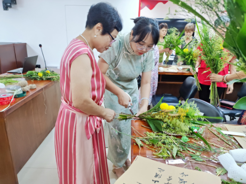 南源街：开展“银耀西关党旗红”端午非遗文化体验活动照片1.jpg