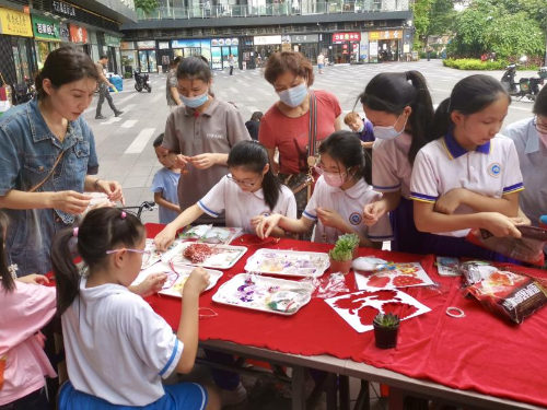 花地街道分别联合花地街道未成年保护工作站、辖内中小学、养老机构及党员志愿者，依托新时代文明实践站开展系列端午主题活动A.png