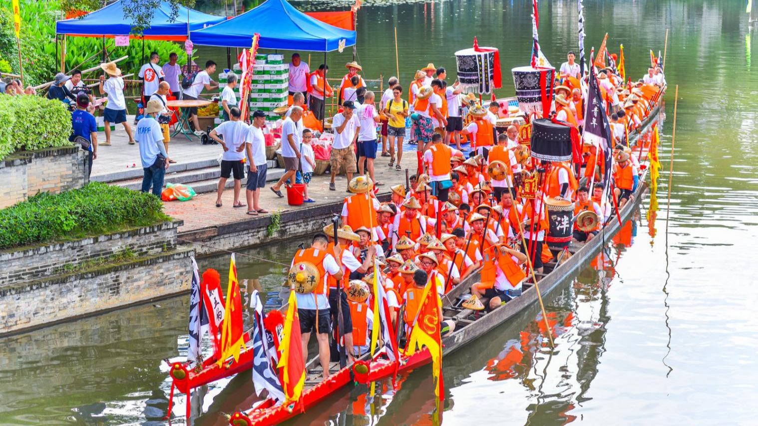 Photo | Ancient dragon boats presented in Lychee Bay