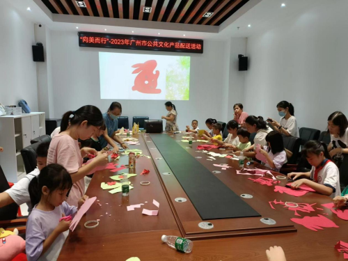 中南街：举办“向美而行”---非遗剪纸兔灯活动（组图3）.png