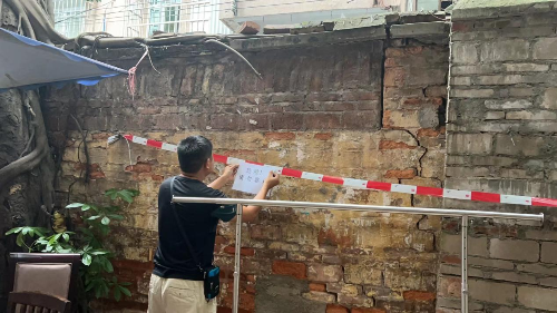 9月1日，花地街道迅速开展汛期安全隐患巡查，挂点领导、挂点科室负责人下沉社区，联合社区居委会开展排查工作，筑牢防台防汛安全网A.png