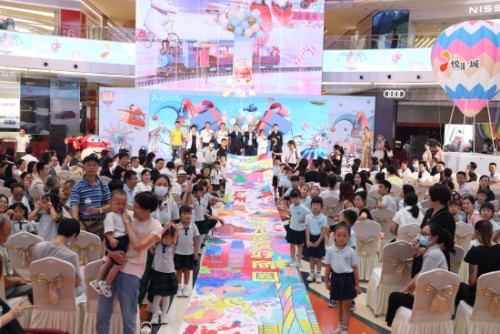 （图：少儿百米画卷展示）500.jpg