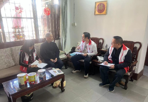 日，花地街道中市社区党委与荔湾区农业农村局结对共建，将“送学上门”和走访慰问相结合，组织开展“送书到家，送学上门”走访慰问活动，把党组织的关怀和温暖送到老党员的家中.png
