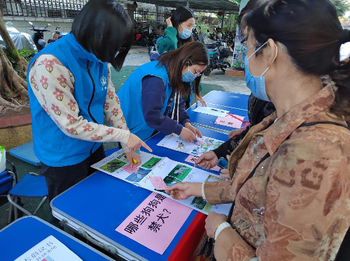 11月17日下午，花地街道联合荔湾区图书馆、花地街文化站、花地街社工站、花地城社区公共卫生委员会、荔湾恒福社在花地城社区开展萌宠课堂之共建宠物友好社区活动C.png