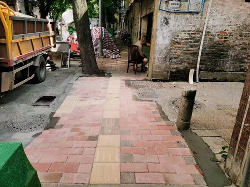 快速响应修复路面破损，保障市民安全出行.jpg
