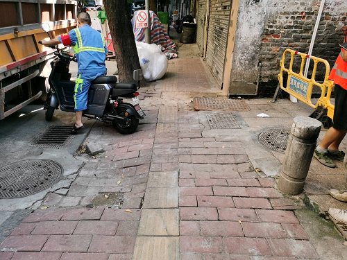 快速响应修复路面破损，保障市民安全出行.png