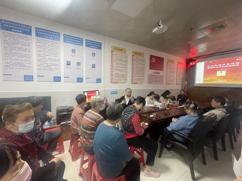 图：荔湾区人大花地联组市人大代表林珊伊、区人大代表张学宁与社区律师共同宣传宪法，举办社区宪法专题讲座_副本.jpg