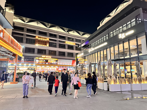 图4：开业后的1906科技园成为网红打卡点，游客纷至沓来_副本.jpg