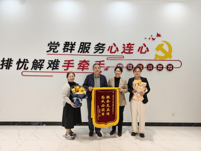 中南街：服务见真情 为民办实事（组图2）.png