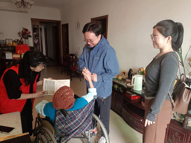 20240117仇子毅到隆庆社区慰问_副本.jpg