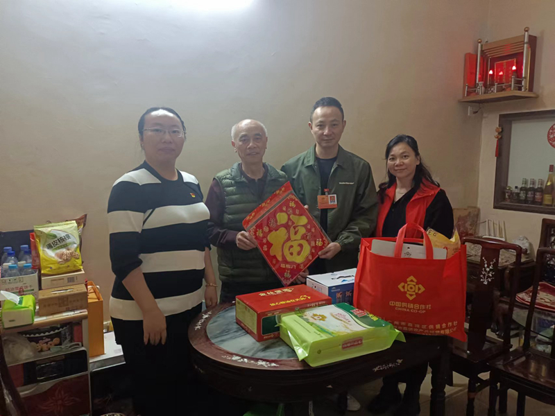 20240117吴列升到隆庆社区慰问_副本.jpg