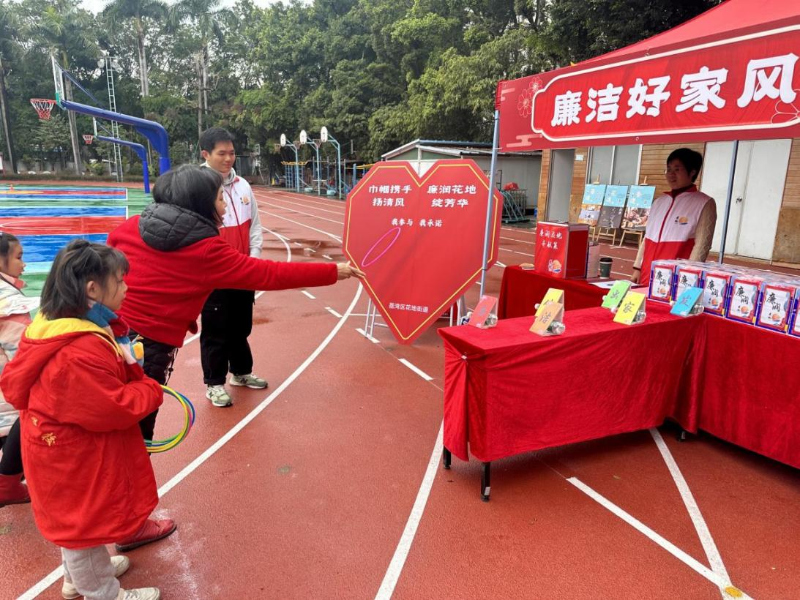 近日，花地街道纪工委组织开展“巾帼携手扬清风 廉润花地绽芳华”廉洁文化宣传活动，将清廉文化与妇女节有机结合，让大家在享受节日氛围的同时，感受廉洁的内涵，让清廉文化深植于“她”心中，凝聚“她”力量，汇聚“她”智慧C.png