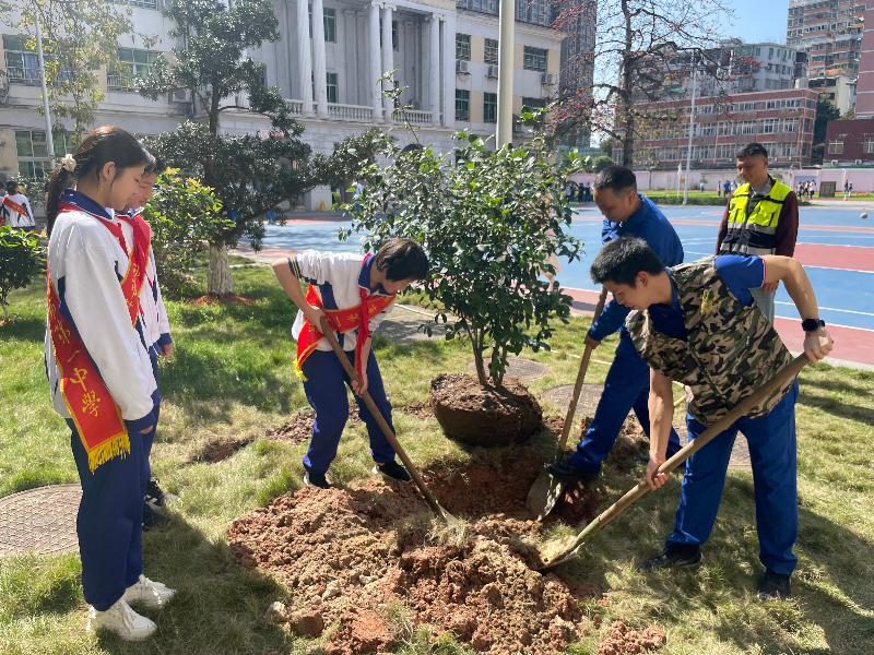 昌华街道“绿化校园”植树活动.jpg