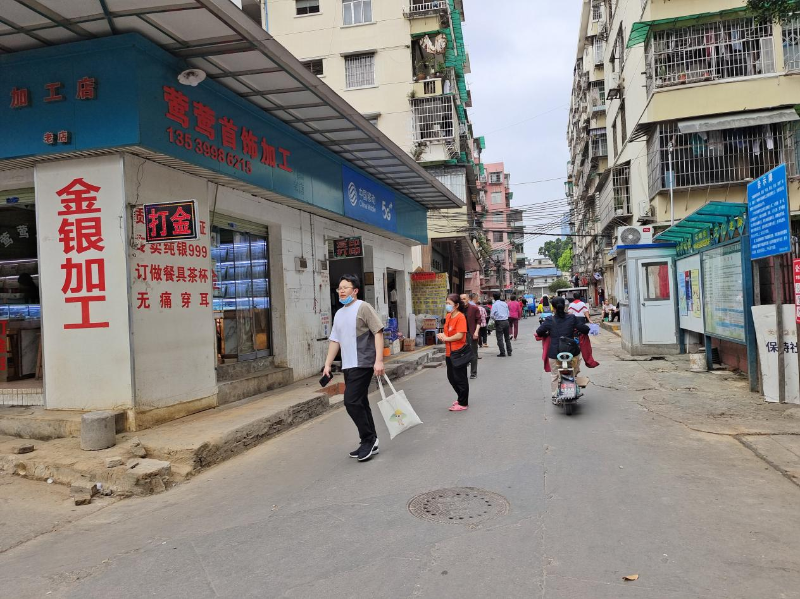 花地街道贯彻落实花地街道党工委关于百合园市场周边区域、中市外约新街市容环境综合整治的工作思路，大力开展专项整治系列行动，并取得良好成效B.png