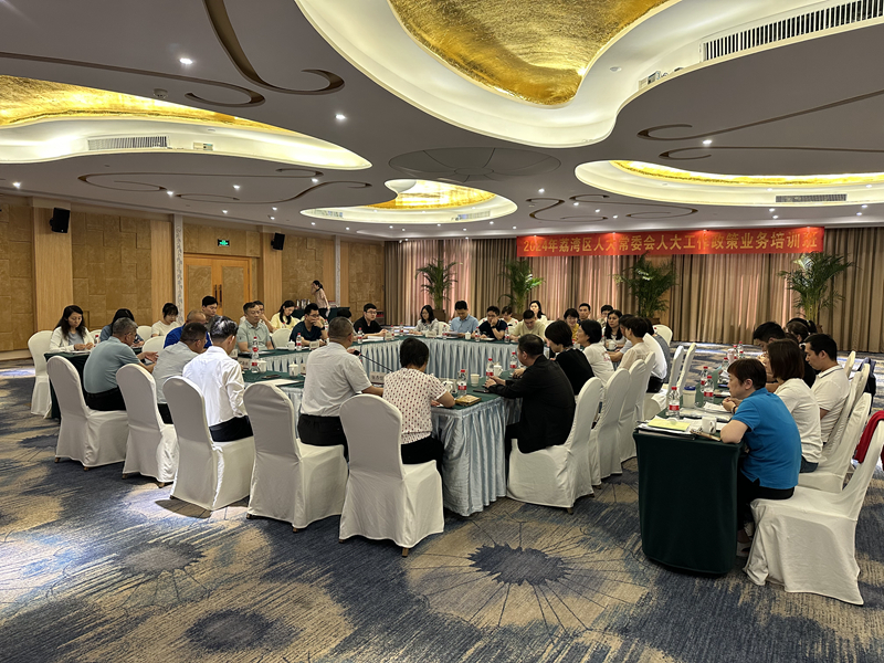 （图：培训班学员围绕基层人大工作交流研讨）_副本.jpg