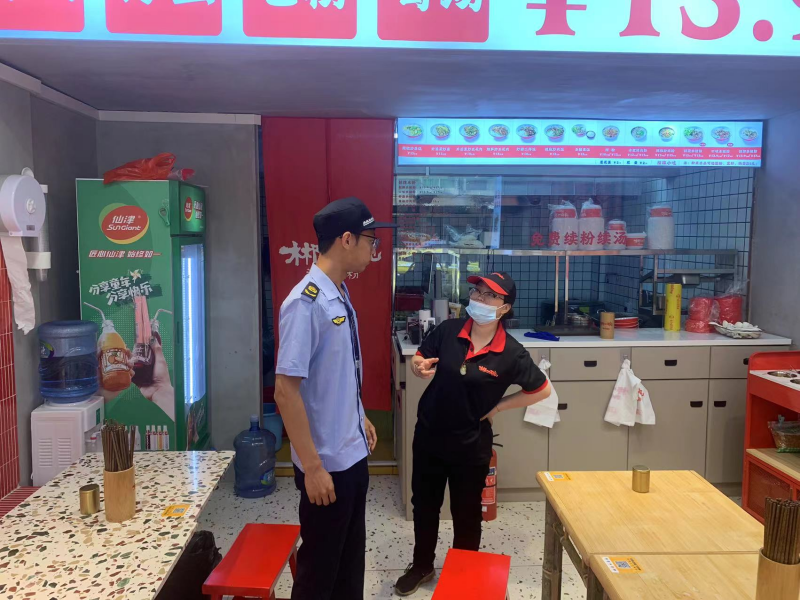 中南街：开展“五一”节前食品安全宣传暨野生菌防中毒专项宣传活动（组图2）.png