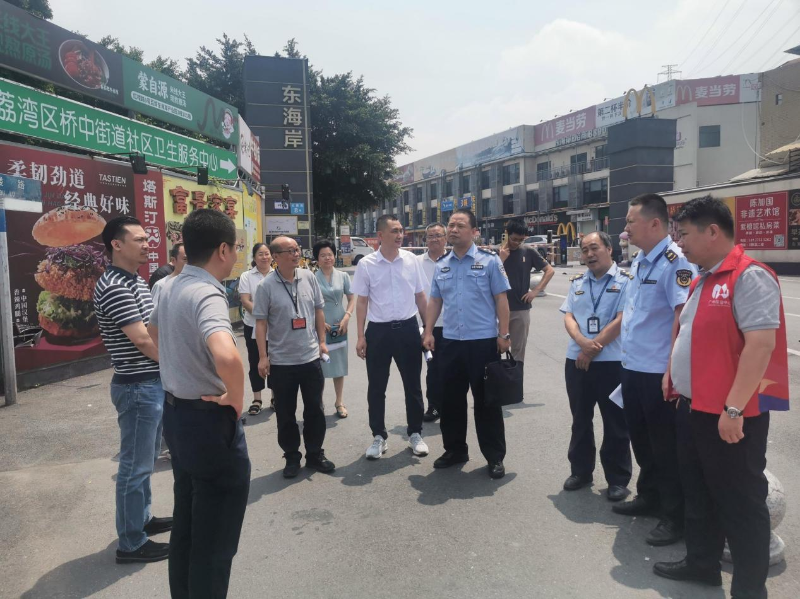 图2桥中南路15号东海岸南门执法点.png