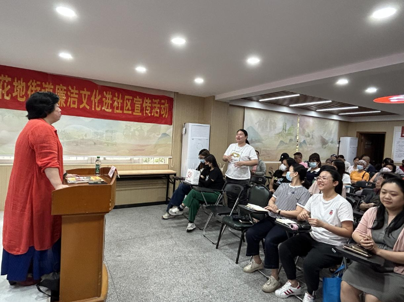 5月15日下午，花地街道、花地街道妇女联合会联合广州市荔湾区文化馆、花地城社区公卫委举办《粤艺大讲堂》系列讲座之“如何树立好家风”C.png