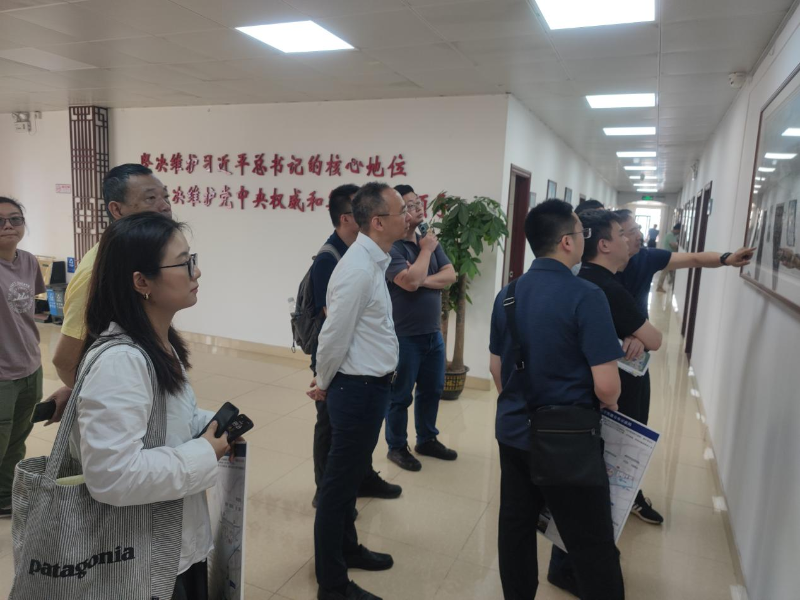 5月15日上午，广州市规划和自然资源局调研组到花地街辖内进行现场调研，花地街道相关科室负责人及相关工作人员陪同A.png