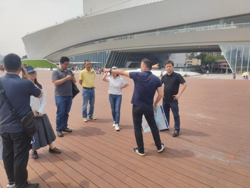 5月15日上午，广州市规划和自然资源局调研组到花地街辖内进行现场调研，花地街道相关科室负责人及相关工作人员陪同B.png