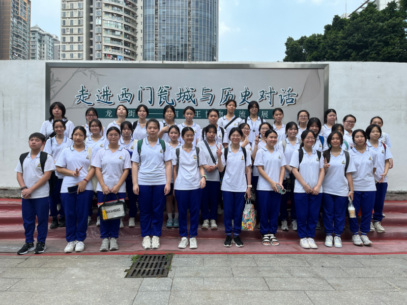 图二：参观了西关瓮城遗址.jpg