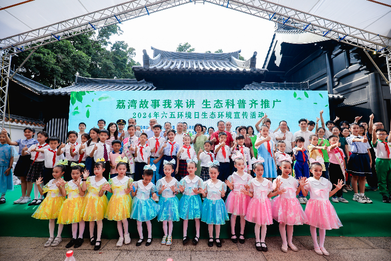 20240604守绿色生活 铸环保意识——昌华街道开展2024年六五环境日主题宣传活动 (1).jpg