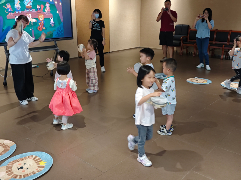 图二：敲打小鼓.jpg