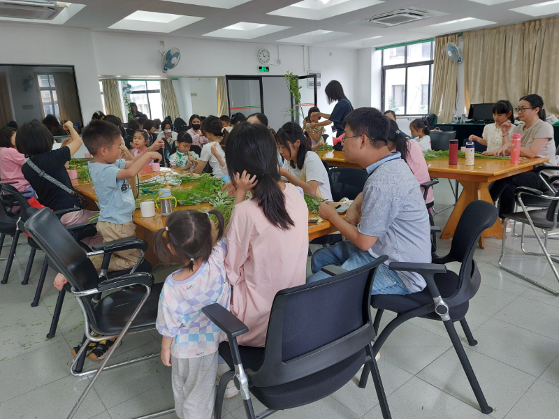 图三：制作门挂花束.jpg