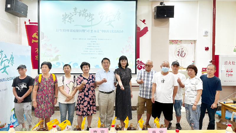 图：区计生协、街道领导慰问计生特殊群众.jpg