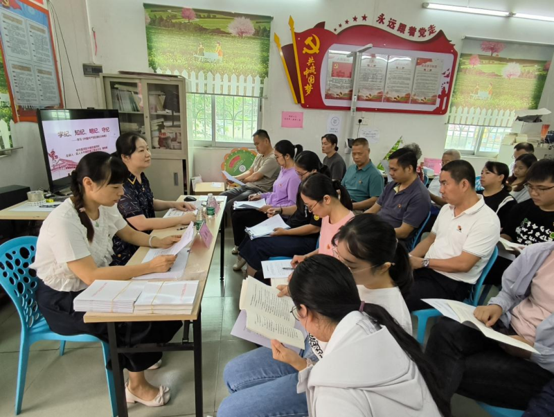 中南街：海南社区开展党纪学习教育专题党课暨“政治生日”主题党日活动（组图1）.png