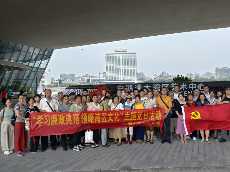 近期，花地街道组织开展多场主题活动，让居民近距离感受艺术的熏陶，丰富精神文化生活A.png