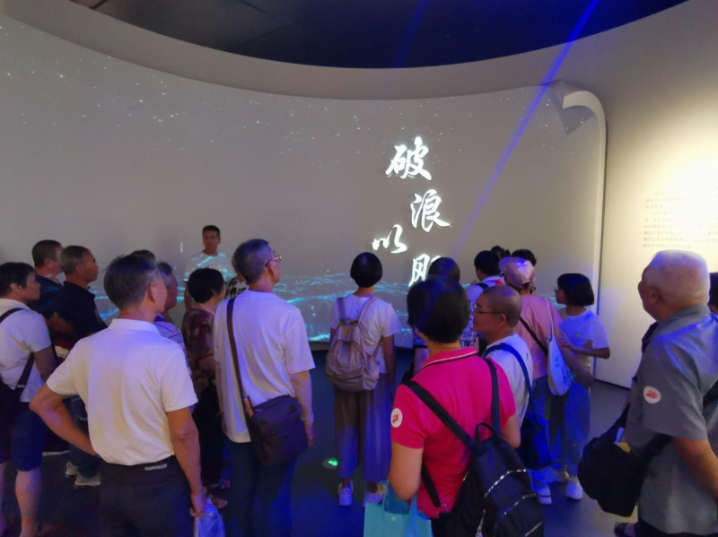 近期，花地街道组织开展多场主题活动，让居民近距离感受艺术的熏陶，丰富精神文化生活B.png