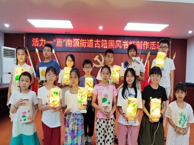 （图：国风书灯创意DIY作品展示）.jpg