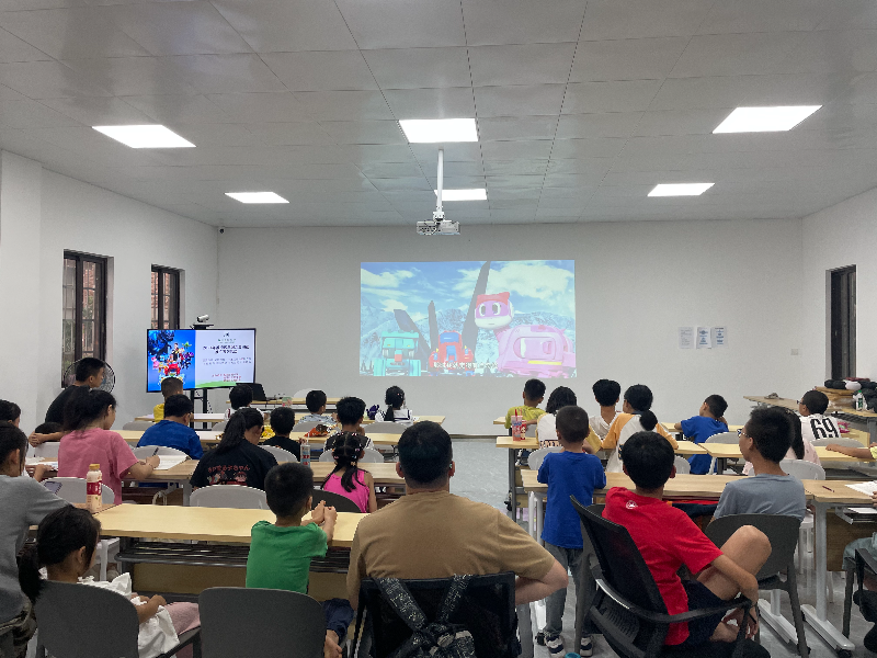 图一：海龙街分馆观影现场.jpg