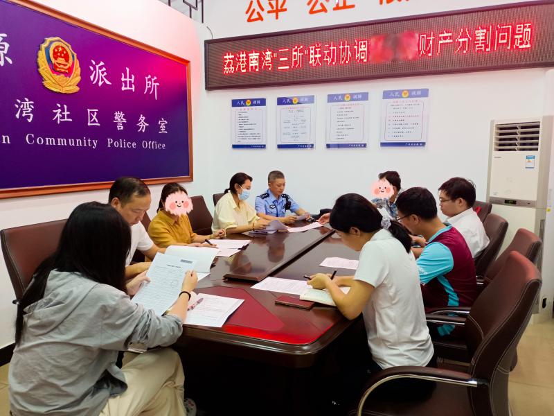 （图：采取“三所”联动方式为当事人调解处理纠纷）.jpg
