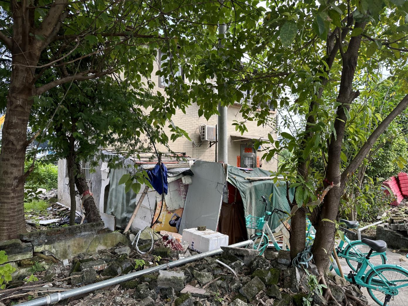 陆居路8-2号西侧搭建物现场照片.png
