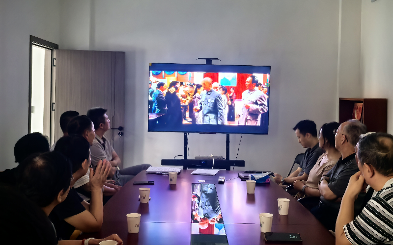 （图：组织军休干部集中观看《建国大业》爱国影片）.png