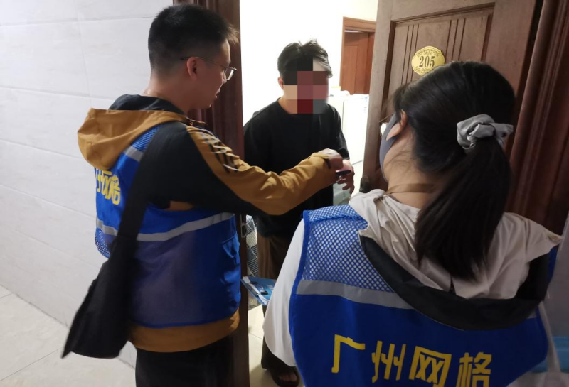 中南街：积极开展出租屋安全夜查行动（组图2）.png