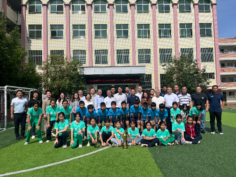 慰问丙村中学学生.jpg