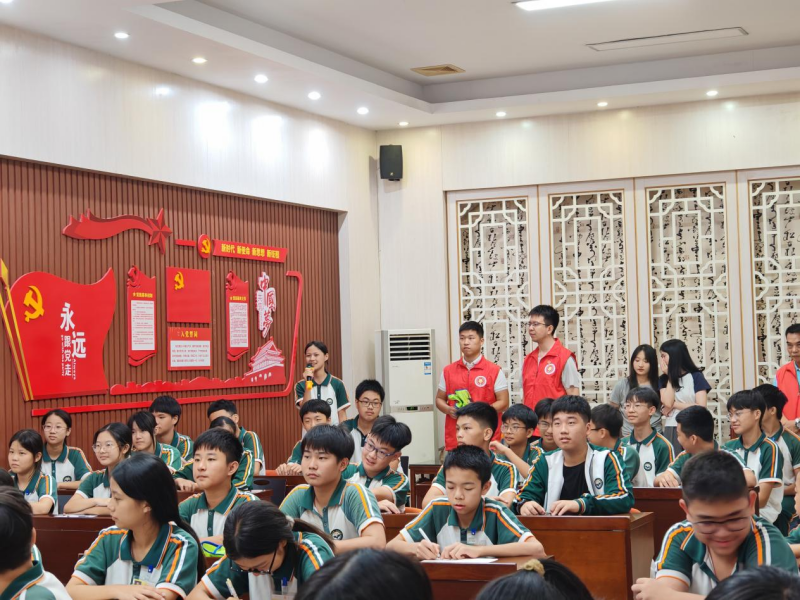 中南街：“让理想信念之光照亮校园”退役军人红色宣讲活动顺利举行（组图4）.png
