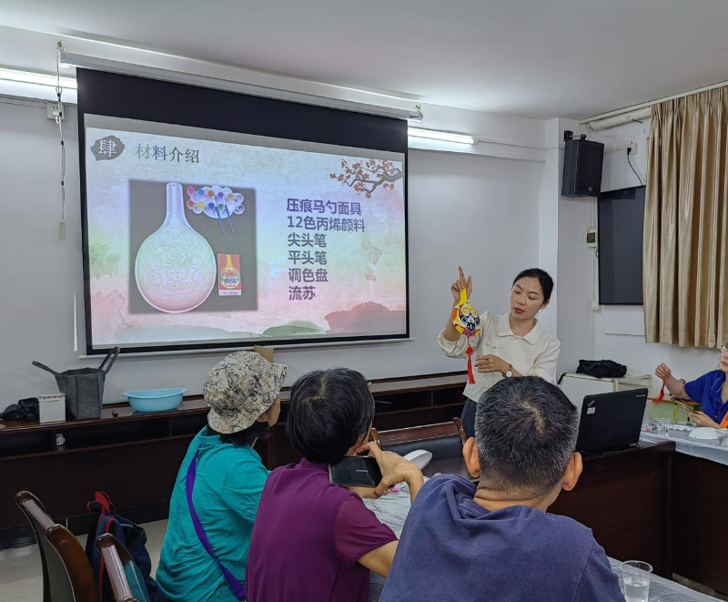 11月15日下午，由荔湾区文化馆主办，花地街道分馆承办的“百场美育 向美而行”——非遗马勺脸谱彩绘体验活动在花地街道文化站分站点举办，活动吸引了15名群众共同参与A.png
